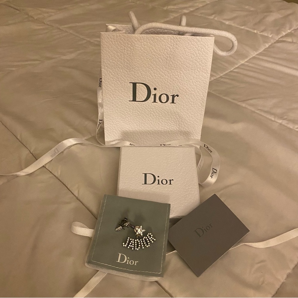 Christian Dior J'adior Logo Bee Earrings New Authentic- Never Worn - Picture 3 of 11